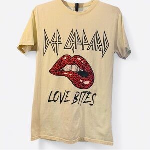 Def Leppard Love Bites Graphic Tee - Cream and Red